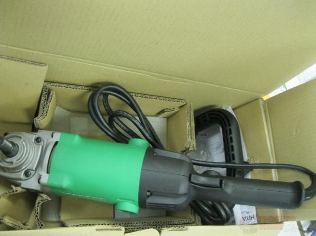 Hitachi SP18VAH 11 Amp Variable Speed Polisher  