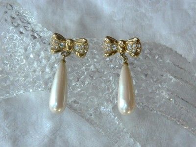 Elegant Vintage SIGNED Monet Rhinestone Bow Dangle Faux Pearl Stone 