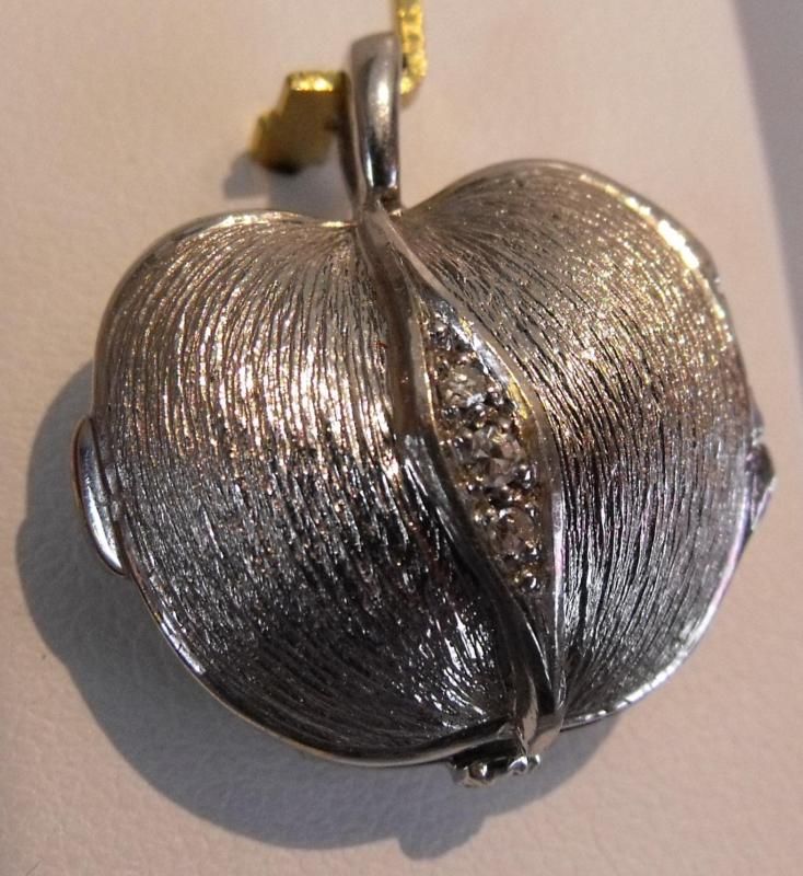 18K WHITE GOLD DIAMOND 3D APPLE PHOTO LOCKET PENDANT  