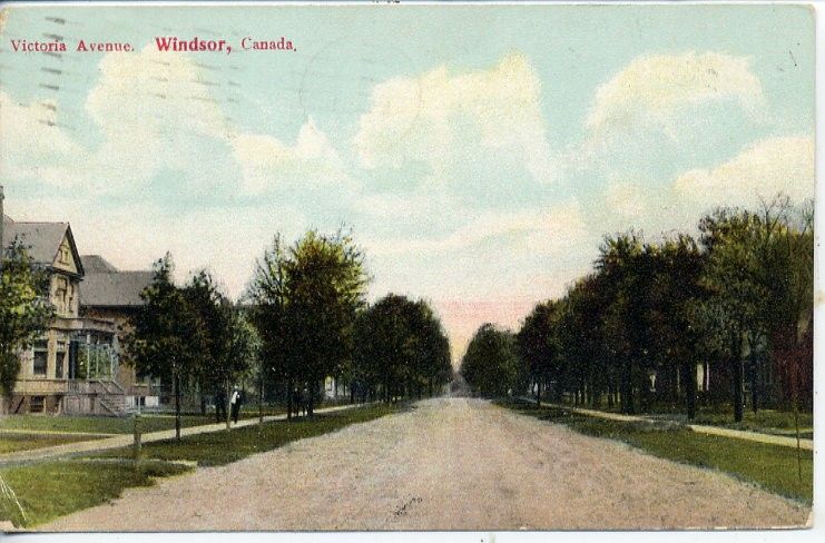 VINTAGE POSTCARD WINDSOR ONTARIO RESIDENCE STREET SCENE  