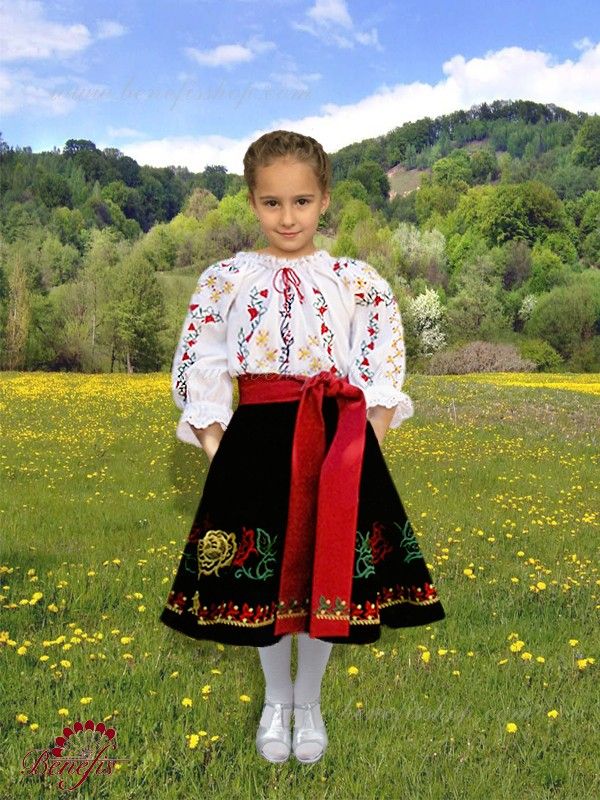 The costumes are carried out according to the best traditions of the 