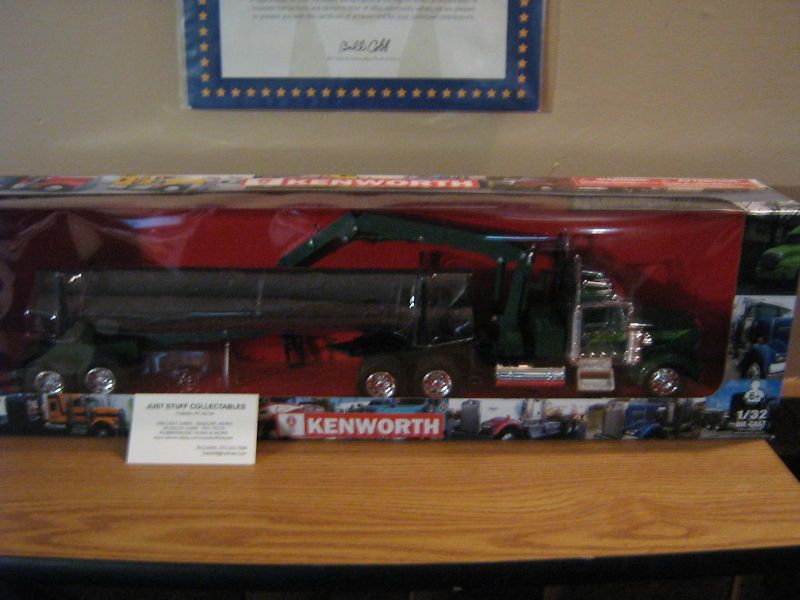 Kenworth Day Cab W900 Log Boom Trlr 132 New Diecast  