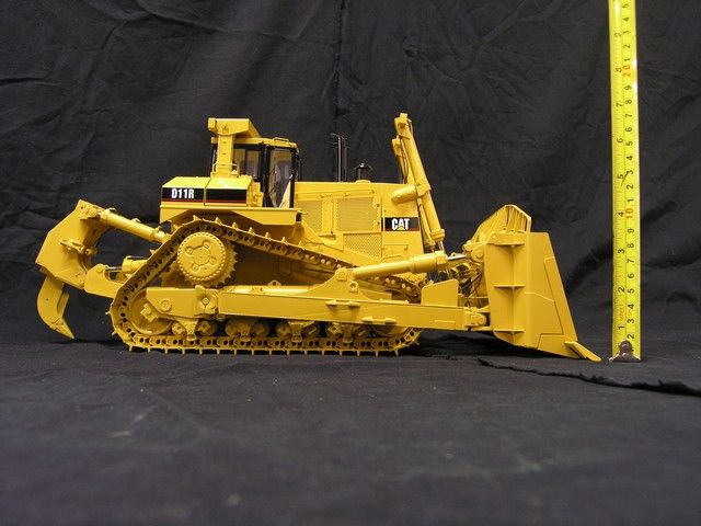 Caterpillar Cat D11R Track type Tractor 124 Scale Classic 