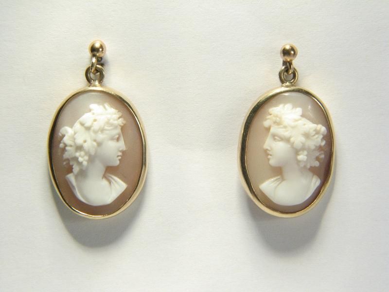 QUALITY ANTIQUE ENGLISH 9K GOLD HAND CARVED NATURAL SHELL CAMEO 