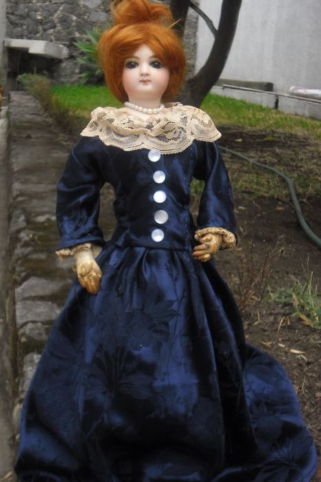 STUNNING ANTIQUE FRENCH FASHION PORTRAIT DOLL, BEAUTIFUL  