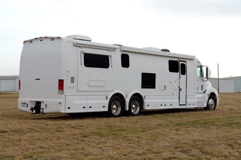 Lux Coach Dynamax Grand Sport MB Diesel, Allison Auto $40,000 Custom 