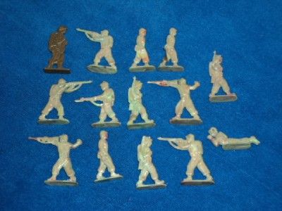 14 Vintage Hard Flat Plastic Army Soldiers / Figures  