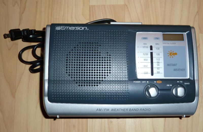 EMERSON AM/FM/WEATHER BAND PORTABLE RADIO (E)  