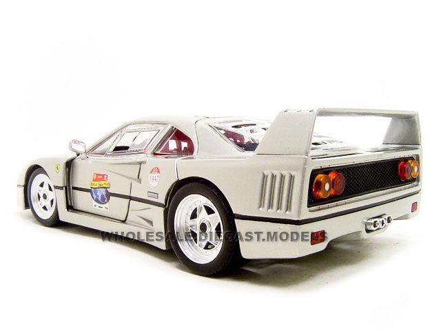 FERRARI F40 SILVER 118 DIECAST MODEL  