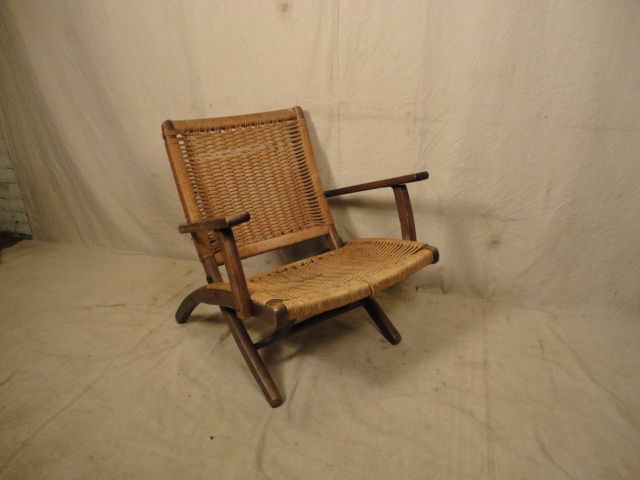 Hans Wegner Style Collapsible Deck Chair w/ Woven Rope (02168).  