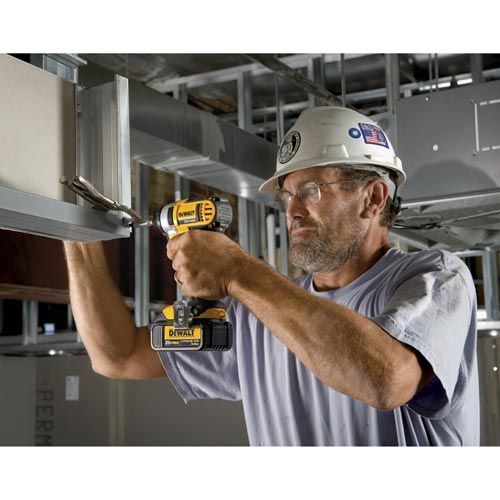 Dewalt DCF885L2 20V MAX* Lithium Ion 1/4 Impact Driver Kit (3.0Ah 