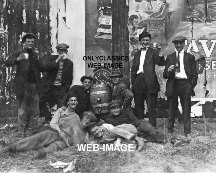 VINTAGE BEER DRINKERS LAUGHING KEG GHOST STOVE AD PHOTO  