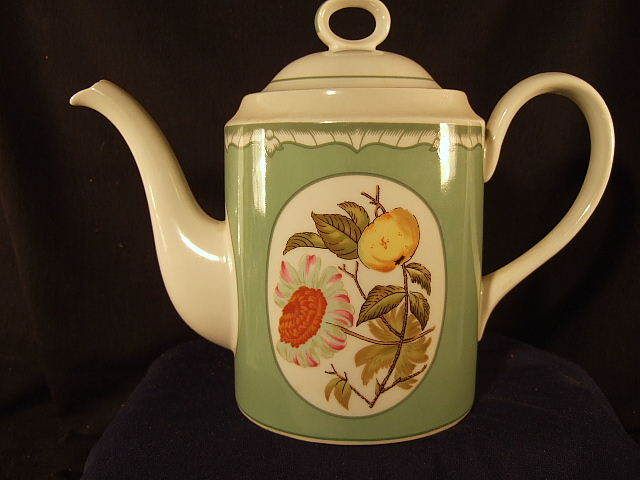 Georges Briard coffee pot 10 Devonshire pat gr/flowers  