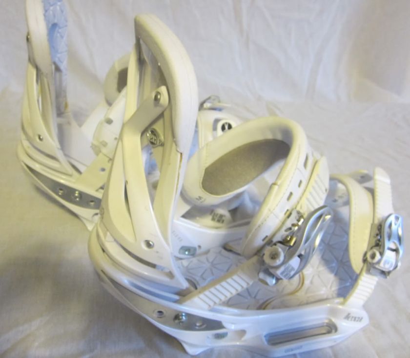 White BURTON LEXA EST Snowboard Bindings   womens size M (medium 